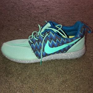 Nike Roshe Unique Patterned Shoe